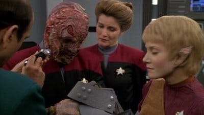 Assistir Jornada nas Estrelas: Voyager Temporada 1 Episódio 13 Online em HD