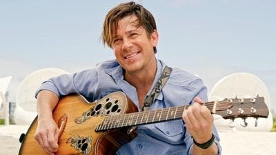 Assistir Almost Paradise Temporada 1 Episódio 8 Online em HD