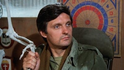 Assistir M*A*S*H Temporada 2 Episódio 1 Online em HD