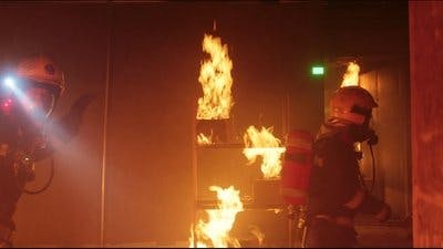 Assistir Bright Eyes in the Dark Temporada 1 Episódio 9 Online em HD