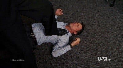 Assistir Burn Notice: Operação Miami Temporada 5 Episódio 12 Online em HD