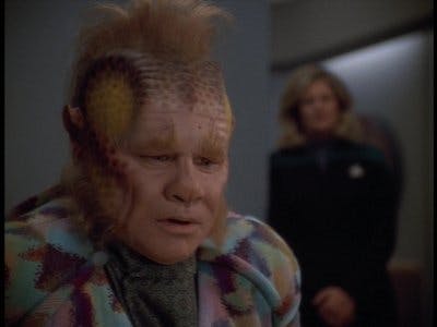 Assistir Jornada nas Estrelas: Voyager Temporada 4 Episódio 12 Online em HD