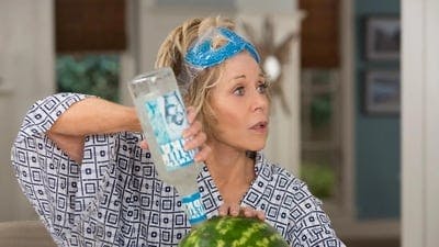 Assistir Grace and Frankie Temporada 2 Episódio 11 Online em HD