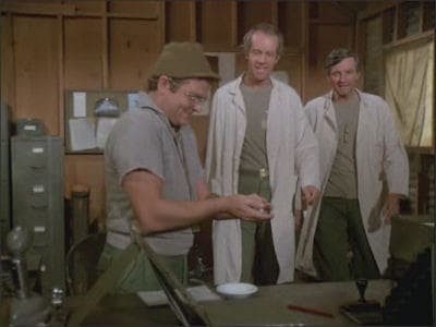 Assistir M*A*S*H Temporada 6 Episódio 23 Online em HD