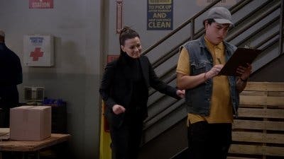 Assistir Bob Hearts Abishola Temporada 2 Episódio 4 Online em HD