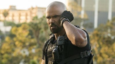 Assistir S.W.A.T.: Força de Intervenção Temporada 1 Episódio 1 Online em HD