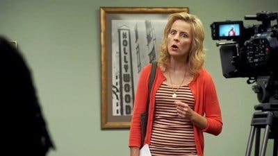 Assistir Lady Dynamite Temporada 1 Episódio 8 Online em HD