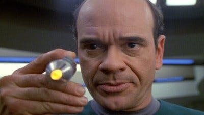 Assistir Jornada nas Estrelas: Voyager Temporada 3 Episódio 22 Online em HD