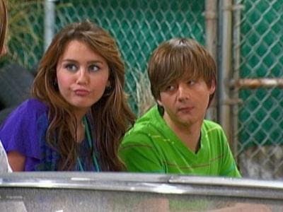 Assistir Hannah Montana – Sing Along Temporada 3 Episódio 23 Online em HD