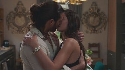 Assistir Violeta como O Mar Temporada 2 Episódio 12 Online em HD
