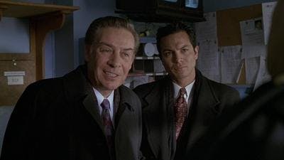 Assistir Lei & Ordem Temporada 8 Episódio 16 Online em HD