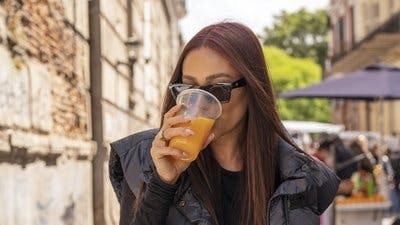 Assistir Bebidas do Mundo com Shay Mitchell Temporada 1 Episódio 3 Online em HD