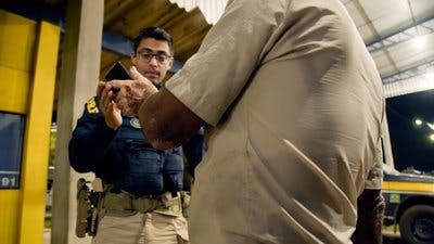 Assistir Border Control: Brazil Temporada 3 Episódio 16 Online em HD