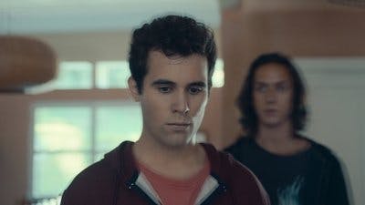 Assistir Desperate Lies Temporada 1 Episódio 16 Online em HD
