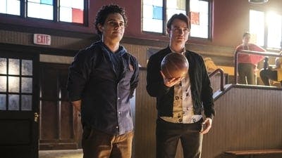 Assistir Legados Temporada 2 Episódio 9 Online em HD