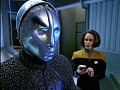 Assistir Jornada nas Estrelas: Voyager Temporada 2 Episódio 13 Online em HD