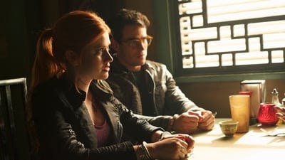 Assistir Shadowhunters: Instrumentos Mortais Temporada 1 Episódio 5 Online em HD