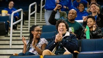 Assistir Obreros Milagrosos Temporada 1 Episódio 6 Online em HD