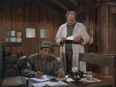 Assistir M*A*S*H Temporada 8 Episódio 21 Online em HD