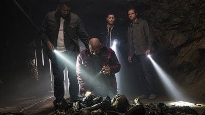 Assistir Sobrenatural Temporada 11 Episódio 19 Online em HD