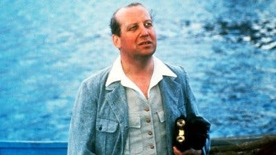 Assistir Agatha Christie’s Poirot Temporada 1 Episódio 7 Online em HD