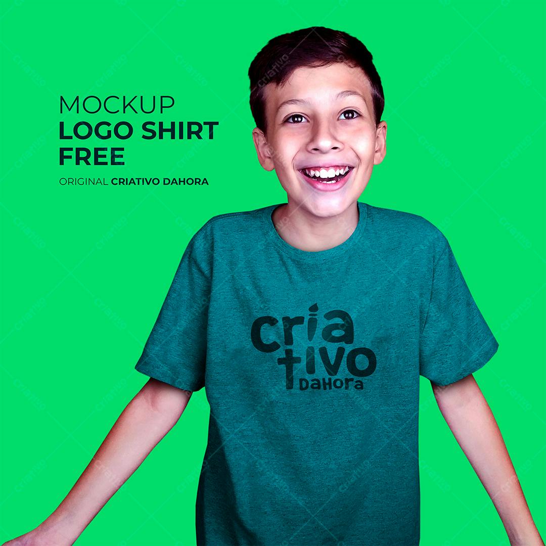 Mockup Camiseta Infantil Verde com Logo Criativa