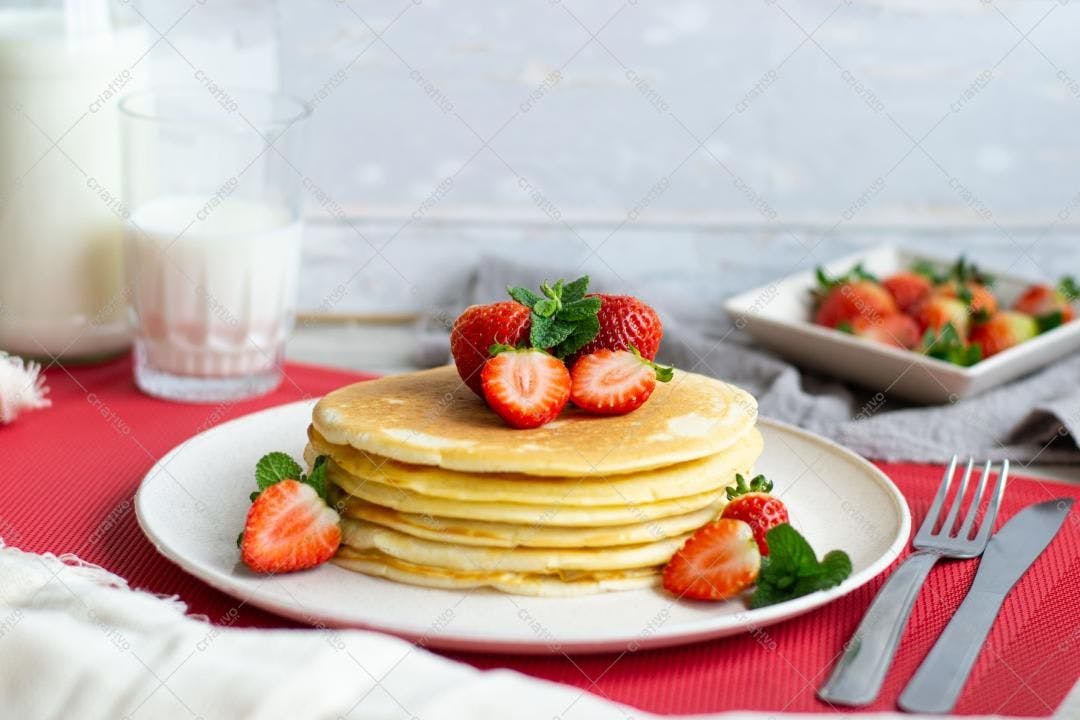 Panquecas com Morangos e Leite