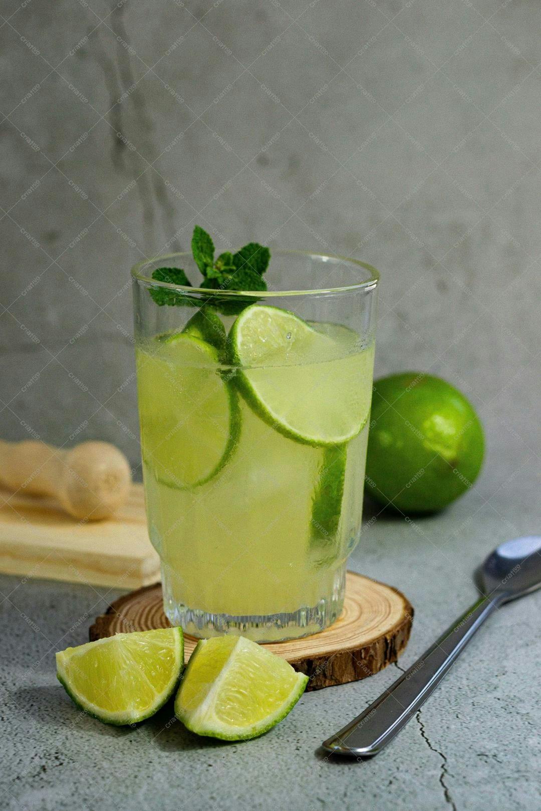 Limonada Refrescante com Hortelã