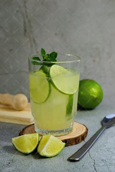 Caipirinha de limão