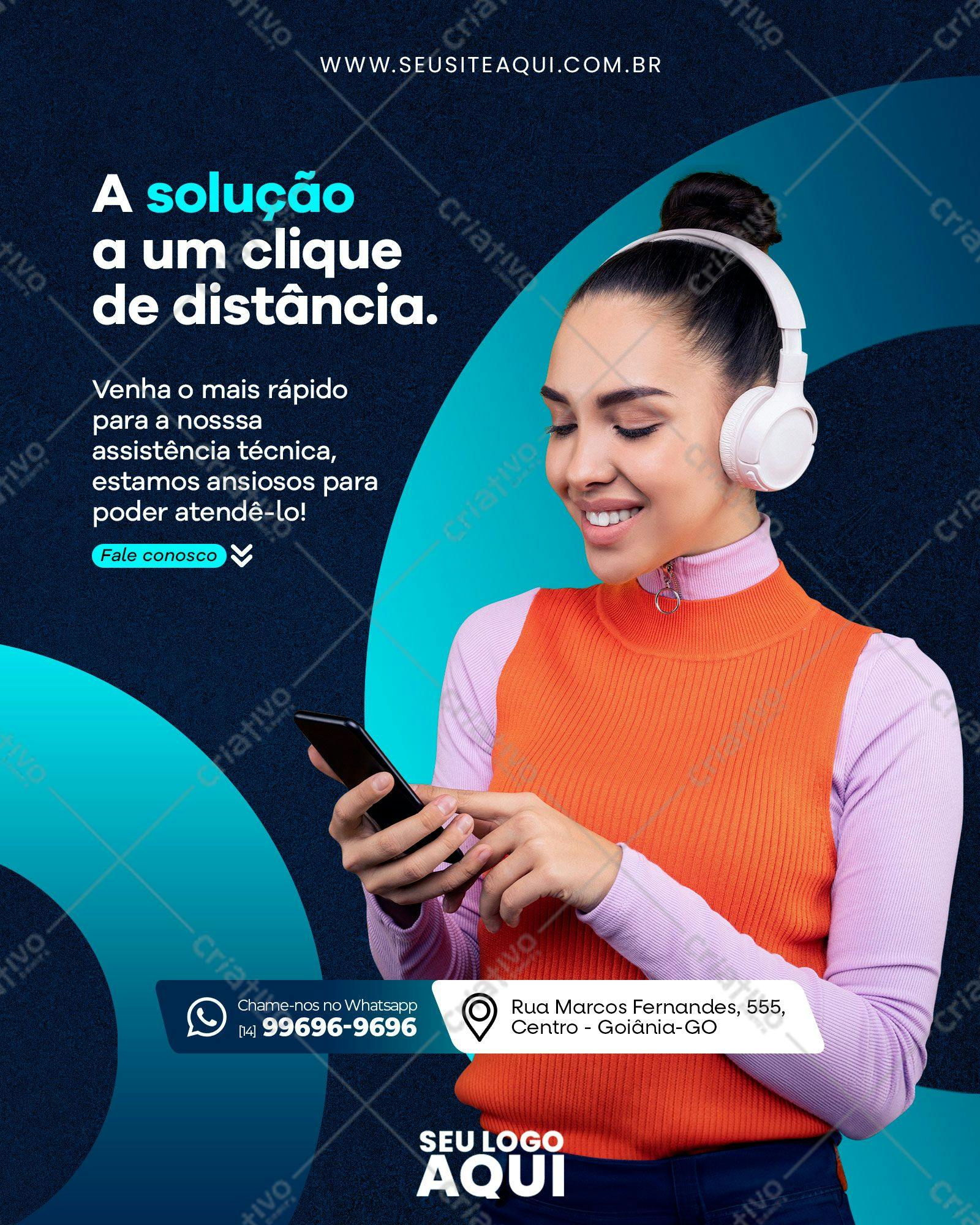Post para Redes Sociais com Mulher usando Notebook PSD Editável