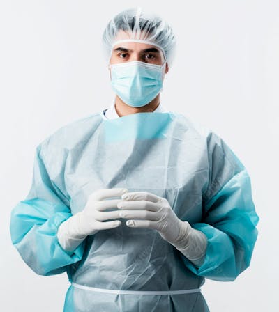 Médico Em Traje Cirúrgico Completo, Com Máscara E Luvas, Postura Confiante, Fundo Branco 13