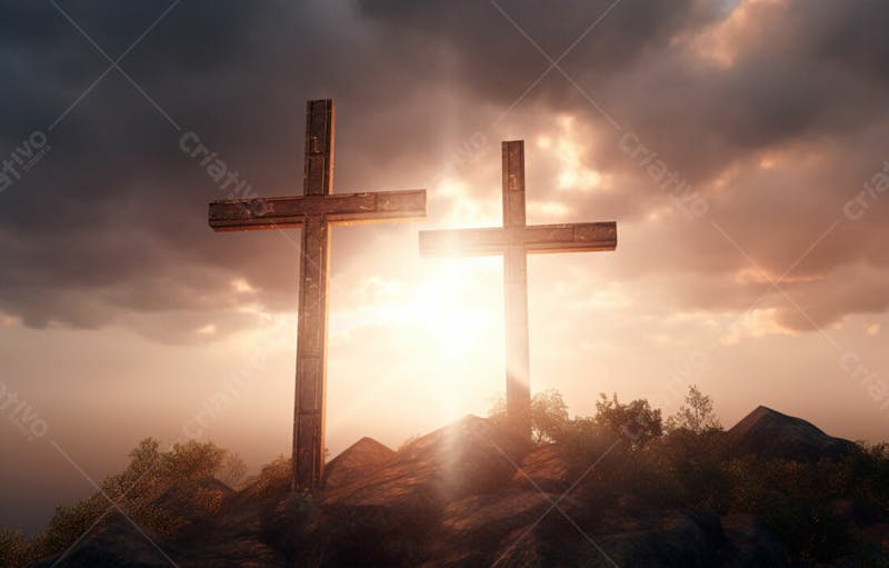 Imagem de cruz no topo da colina com raio solar de um lindo pôr do sol 76
