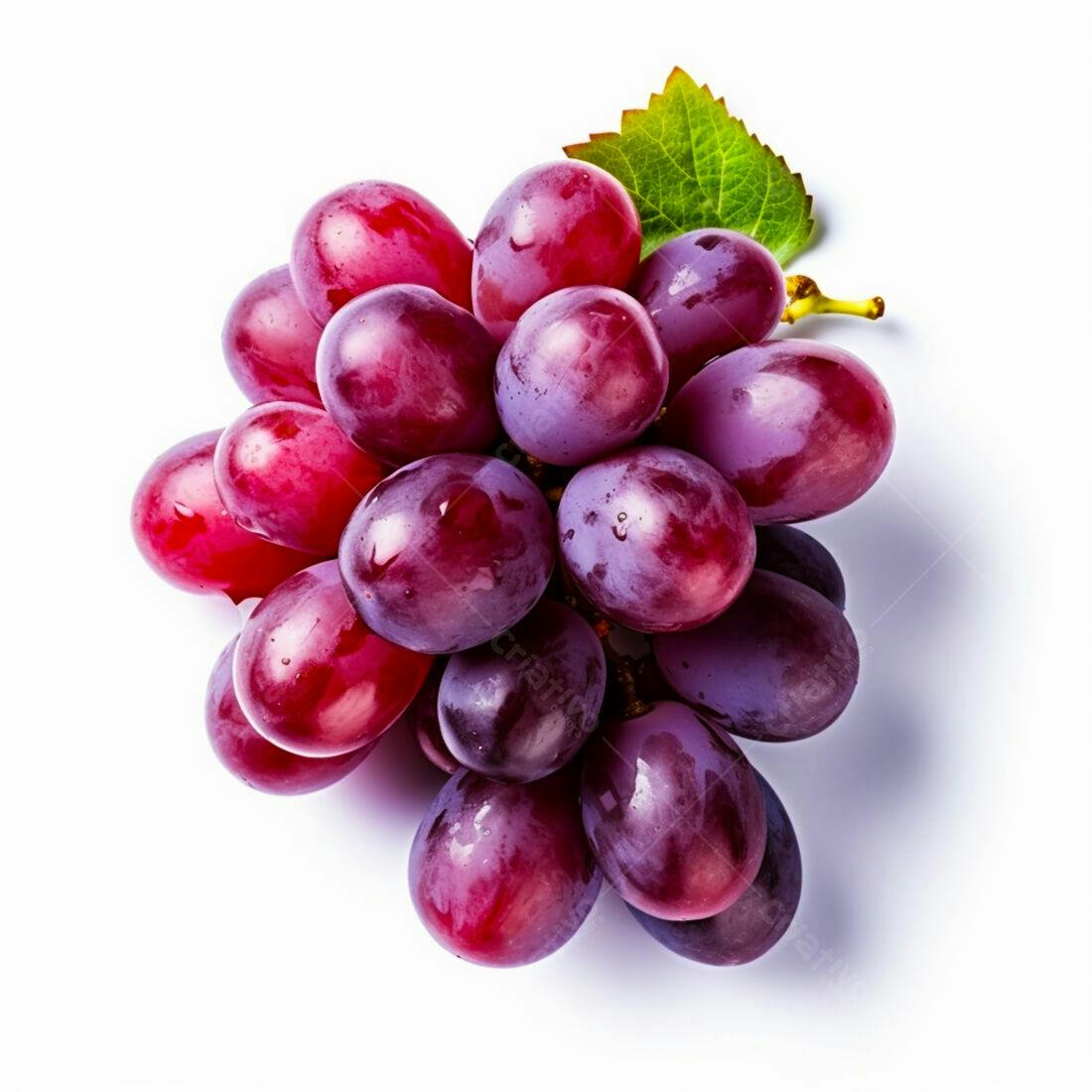 Uvas vermelhas e roxas frescas com folha