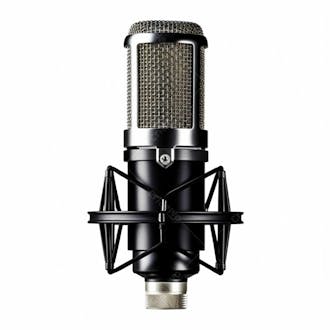 Imagem de um microfone sobre fundo branco