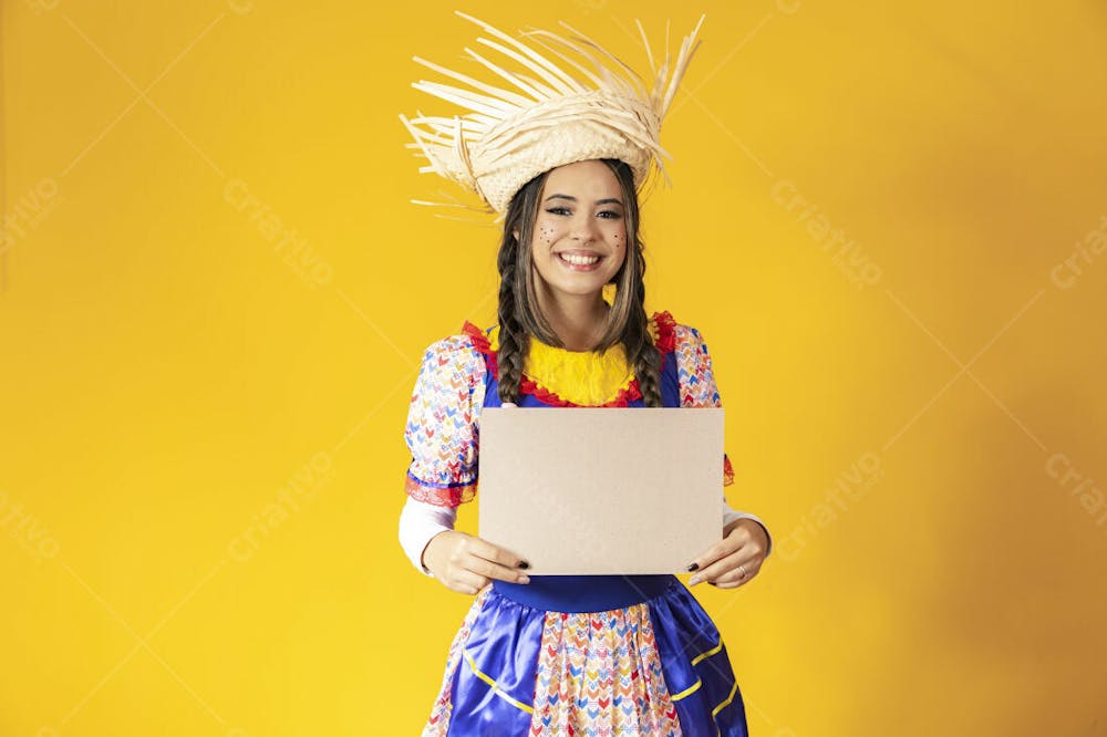 Mulher Bonita Com Chápeu E Placa Para Festa Junina Ou Julina