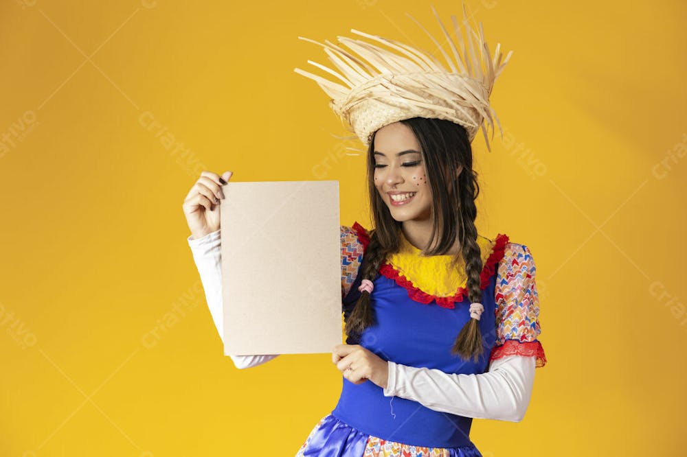 Mulher Bonita Com Chápeu E Placa Para Festa Junina Ou Julina 4