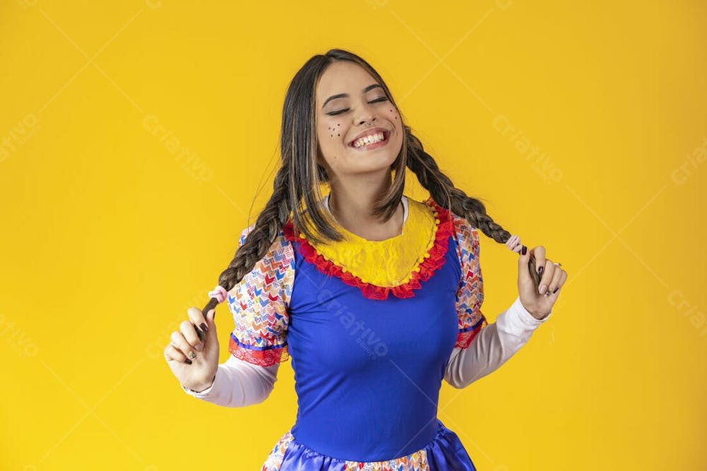 Mulher Bonita Com Tranças No Cabelo Festa Junina Ou Julina