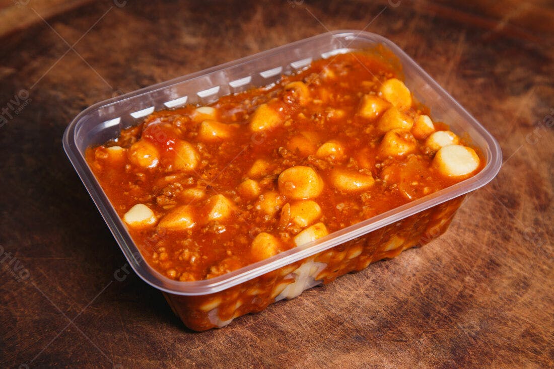 Gnocchi ao molho de carne em embalagem