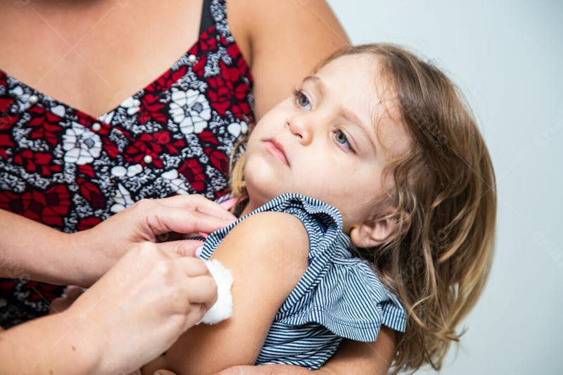 Vacina vacinando criança