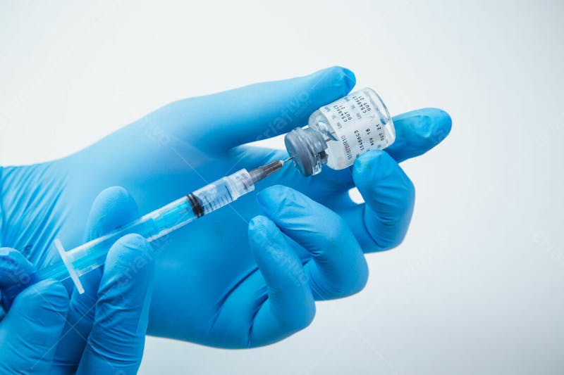 Vacina covid 19 mão com luvas 2