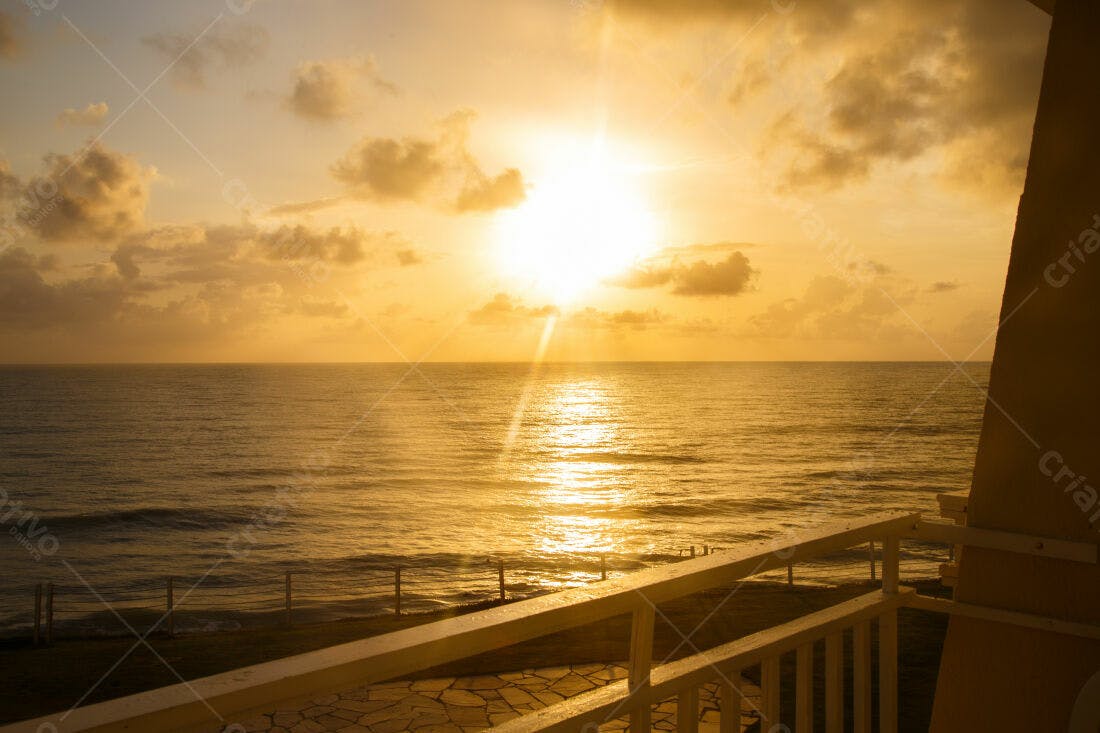 Mar Dourado Amanhecer Tropical