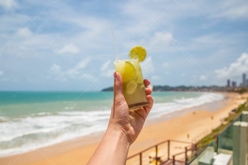 Tomando suco na praia 1