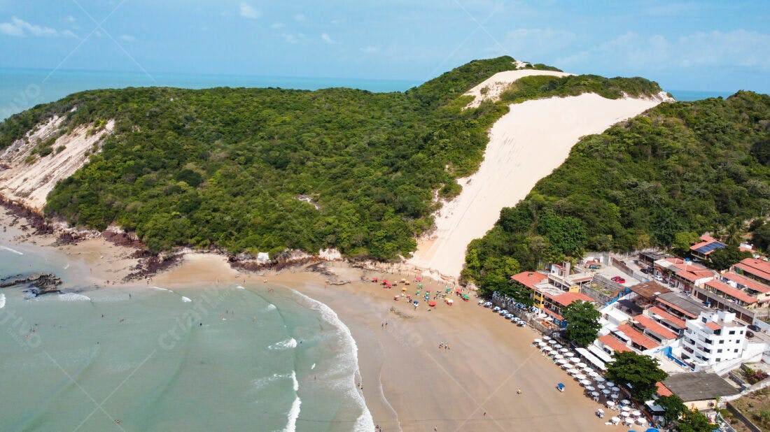 Praia paradisíaca com dunas de areia branca