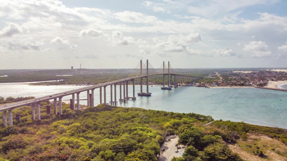 Vista Da Cidade Drone Ponte E Praia Mar