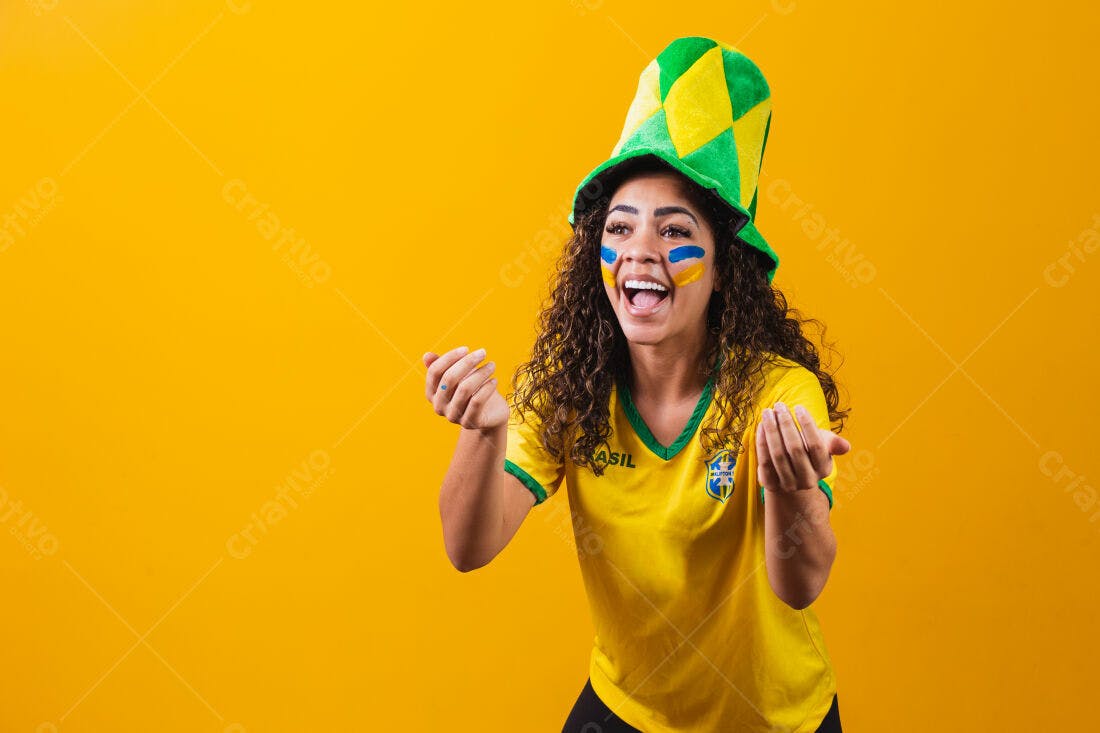 Torcedora brasileira vibrante em amarelo