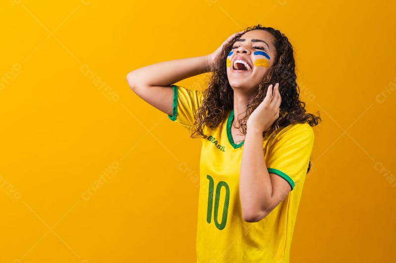 Mulher comemorando futebol torcedora brasil copa do mundo 16