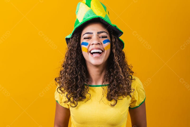 Mulher comemorando futebol torcedora brasil copa do mundo 17