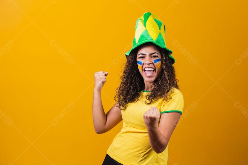 Mulher comemorando futebol torcedora brasil copa do mundo 21
