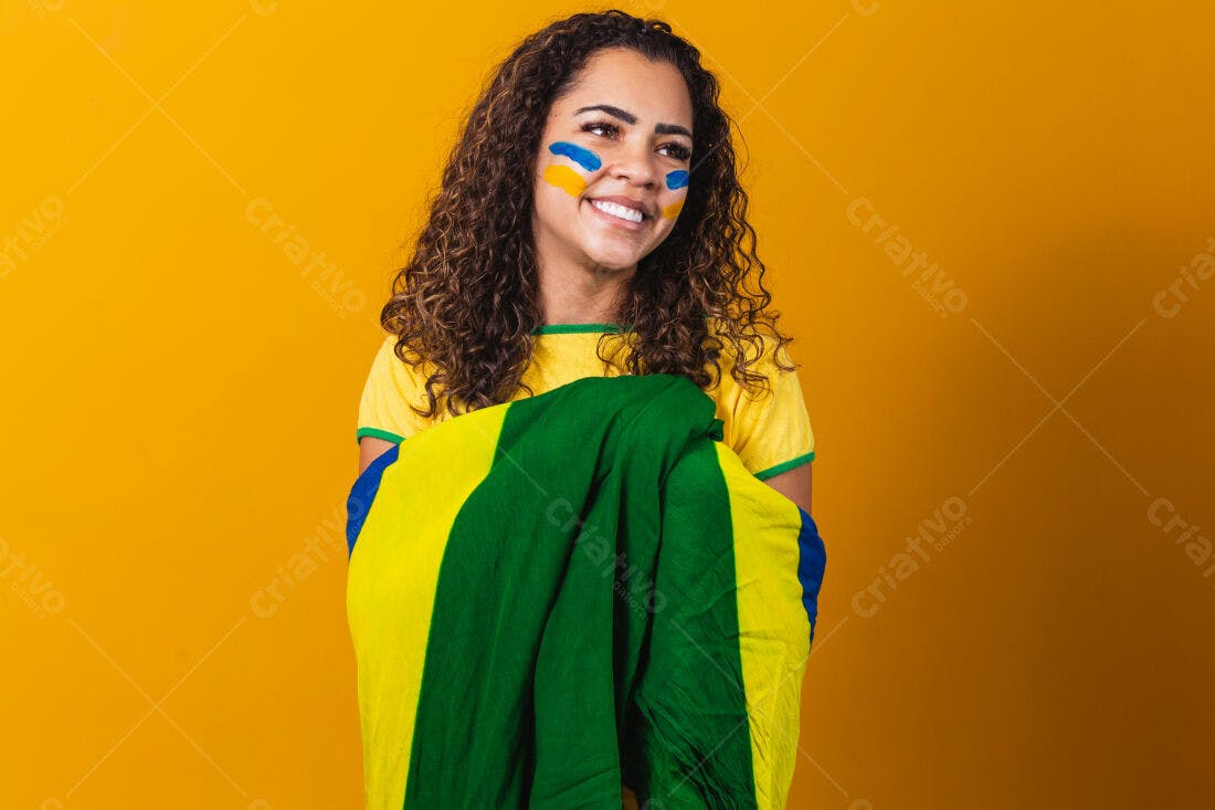 Torcedora brasileira com bandeira