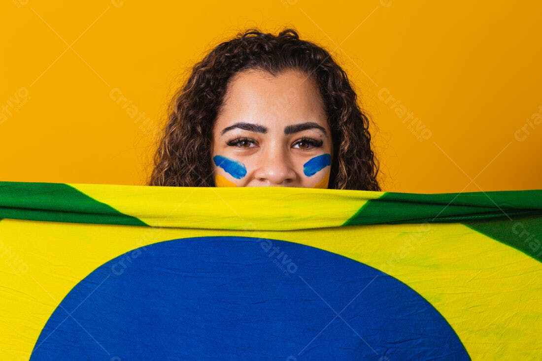 Torcedora brasileira com pintura facial